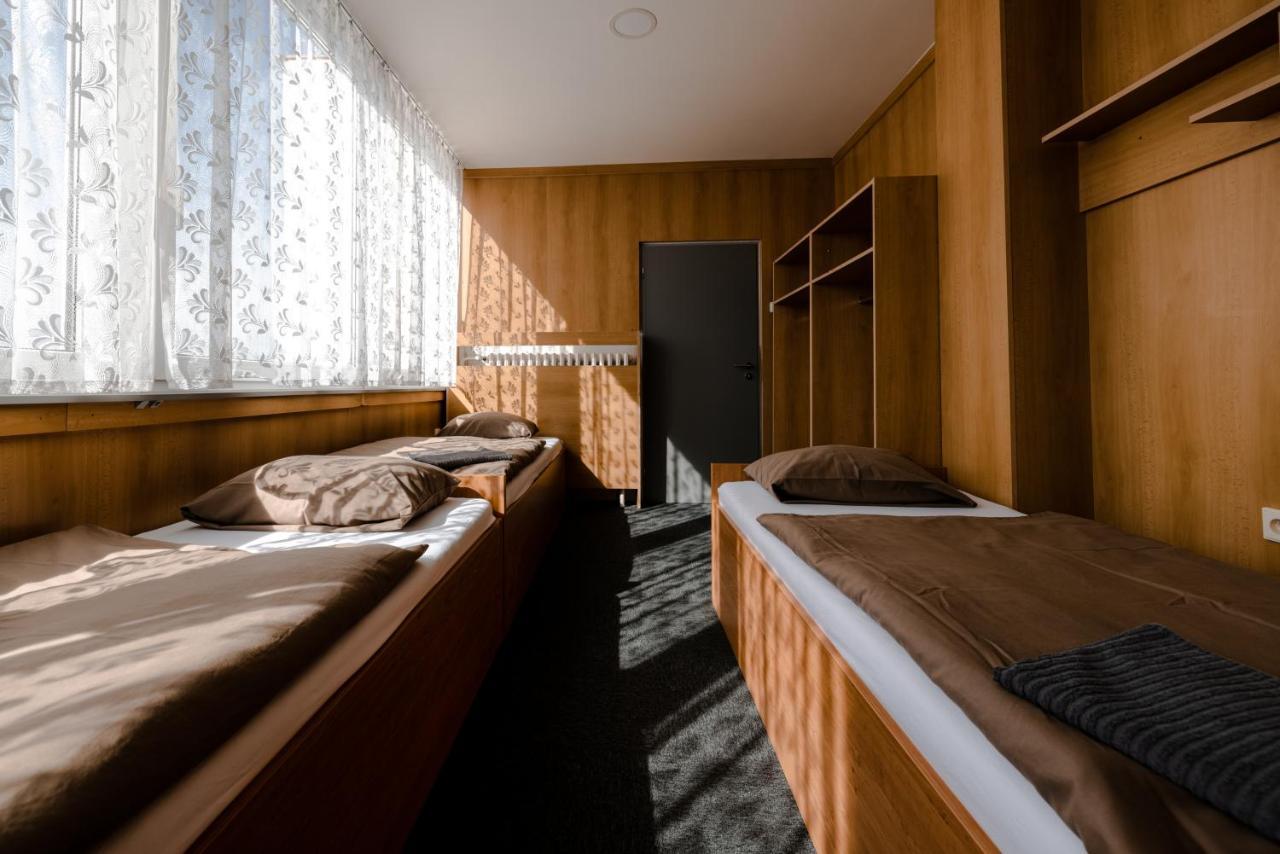 Hotel Zimni Stadion Slaný エクステリア 写真